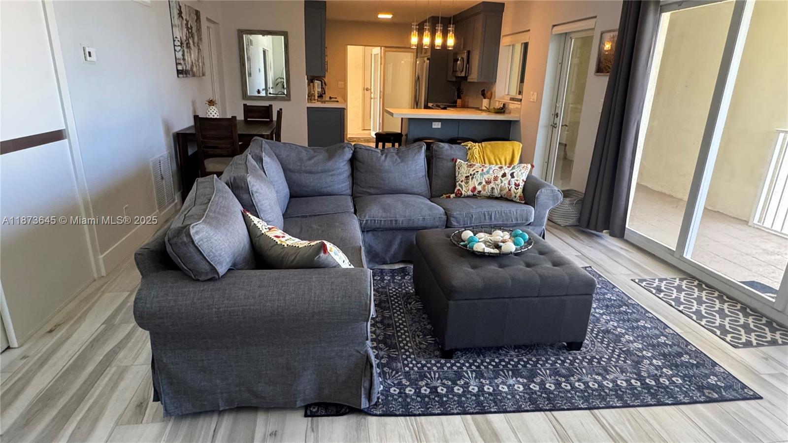 1203 Hillsboro Mile P2