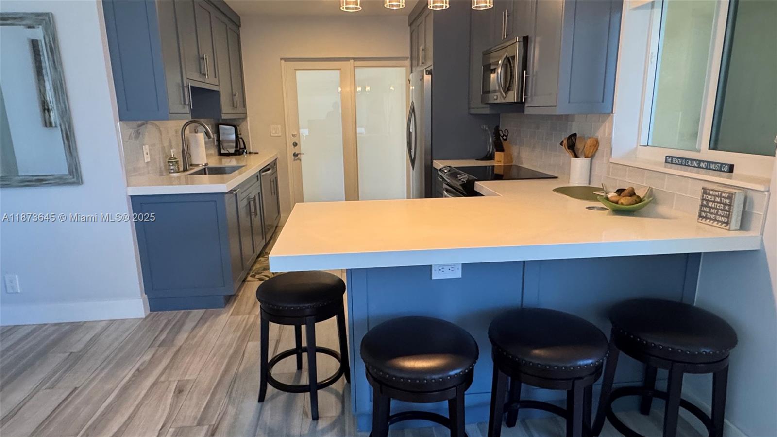 1203 Hillsboro Mile P2