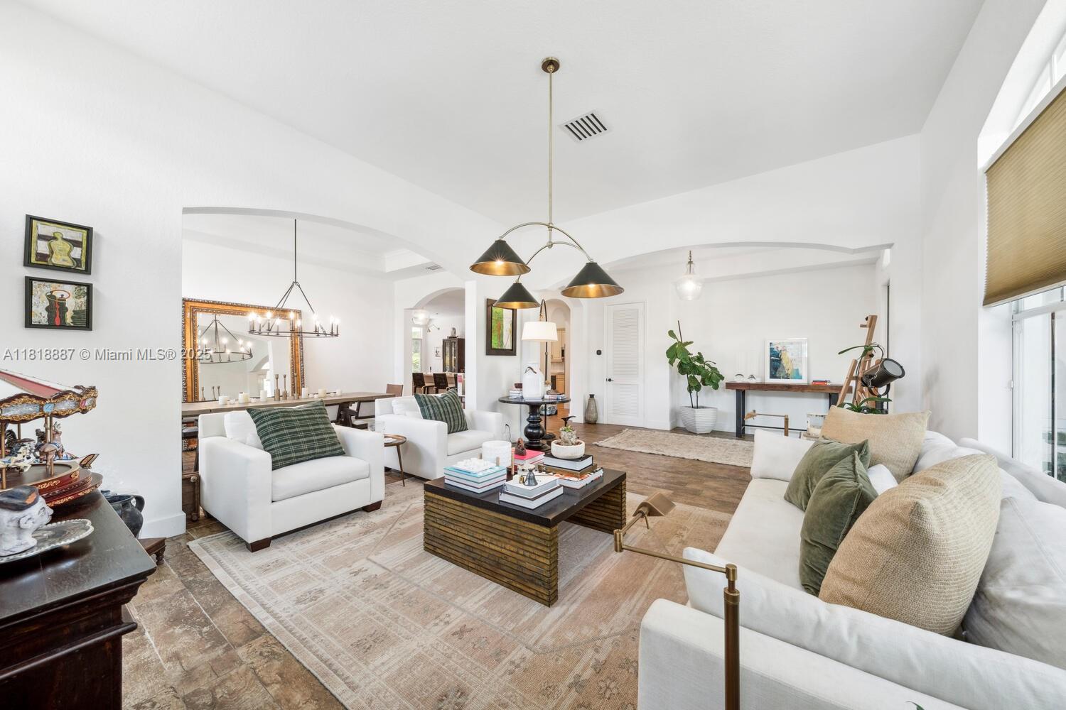 4864 Tropicana Ave, Cooper City, FL, 33330/$1,389,000 2 4864 Tropicana Ave