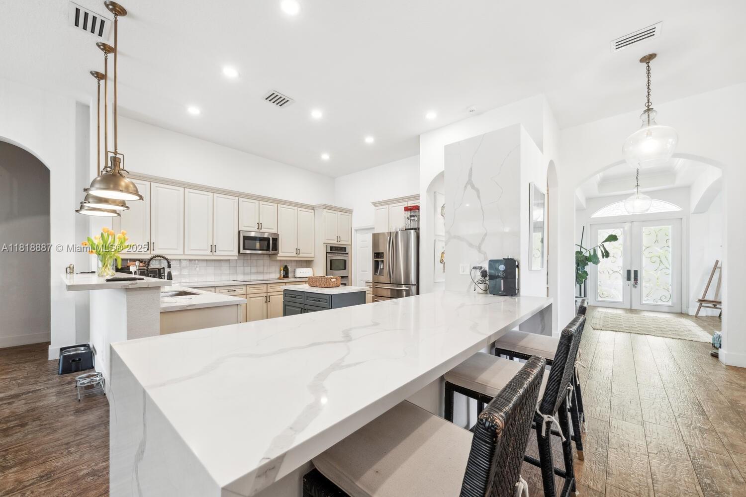 4864 Tropicana Ave, Cooper City, FL, 33330/$1,389,000 3 4864 Tropicana Ave