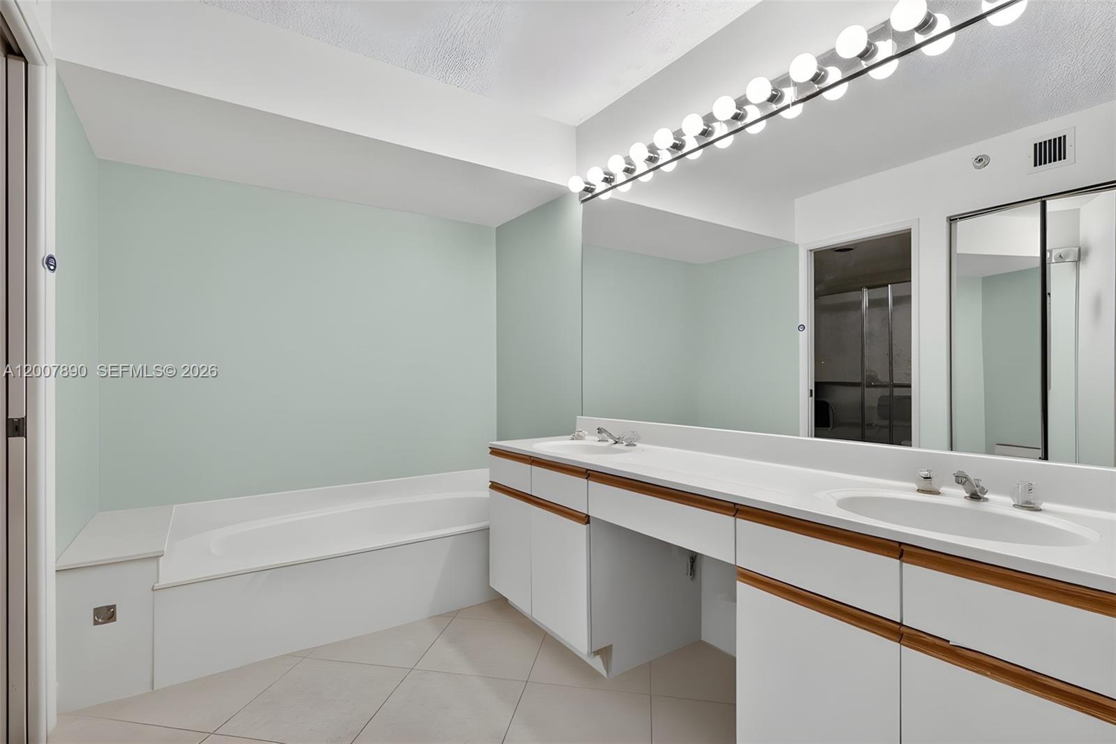 MYSTIC POINTE CONDO NO TW - Residential