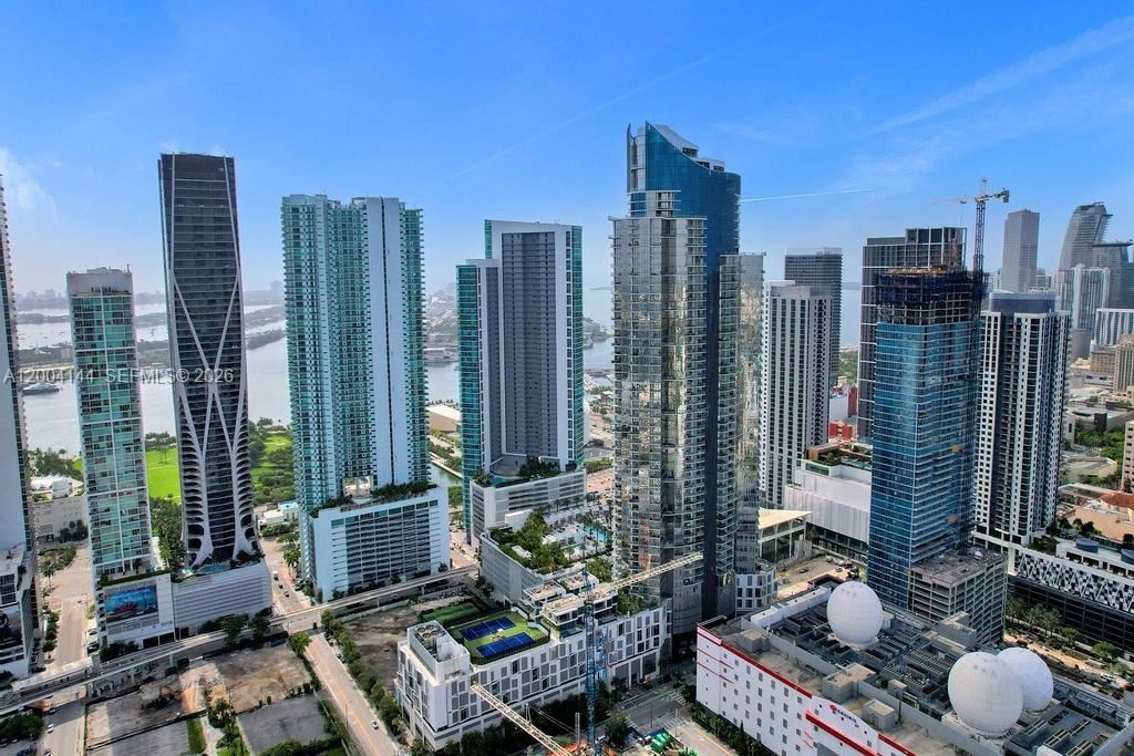 PARAMOUNT MIAMI WORLD - Residential