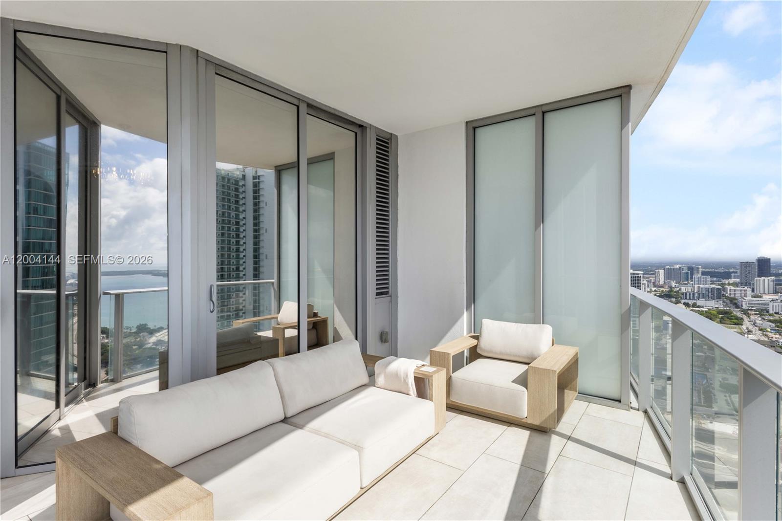 PARAMOUNT MIAMI WORLD - Residential