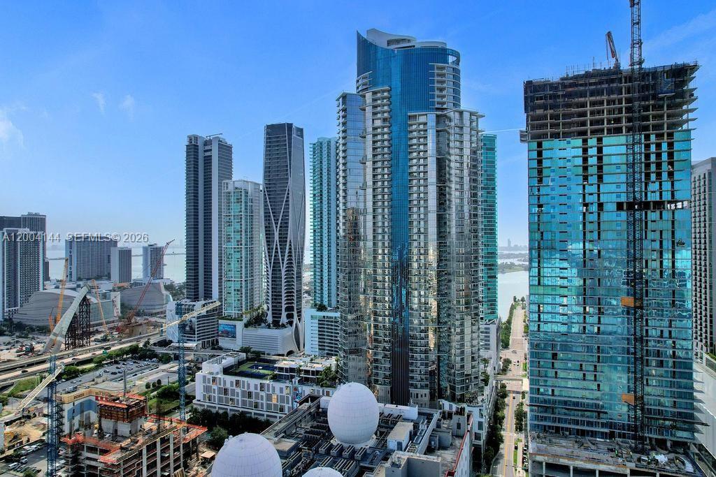 PARAMOUNT MIAMI WORLD - Residential
