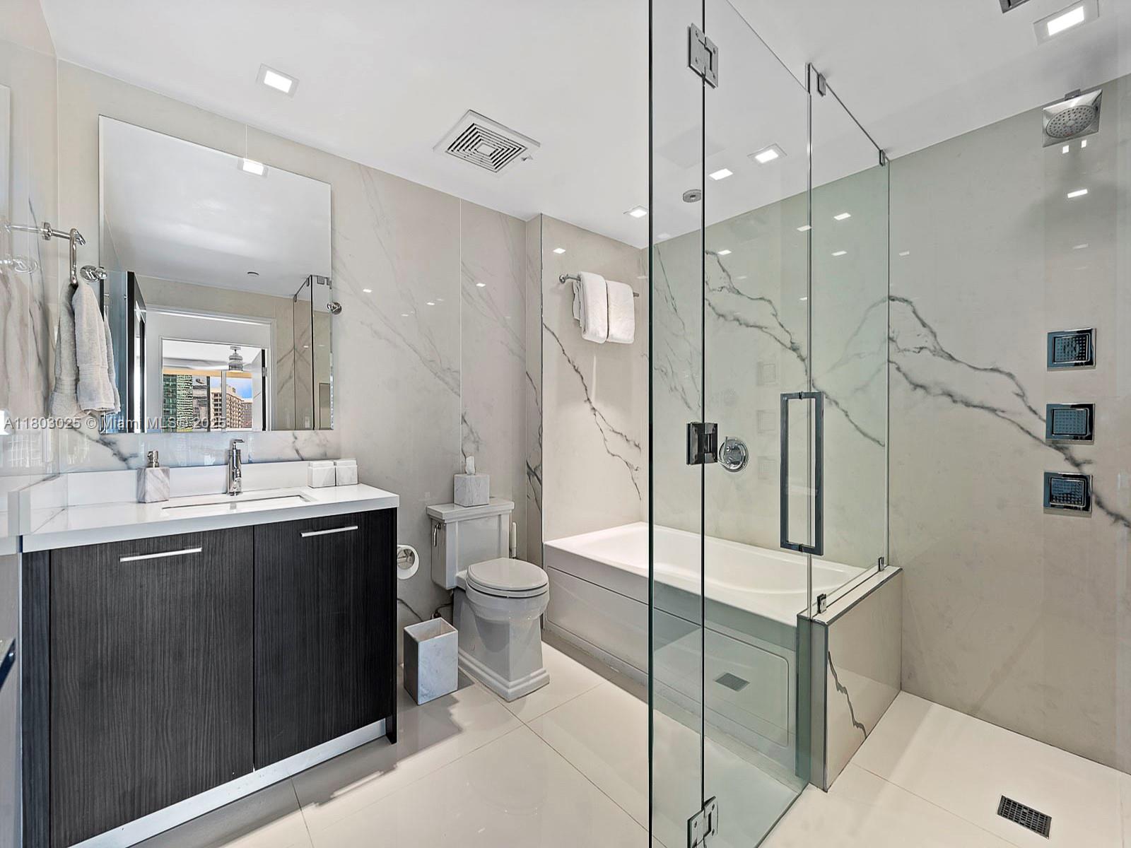 Property for Sale at 500 Brickell Ave 2203, Miami, Broward County, Florida - Bedrooms: 1 
Bathrooms: 1  - $588,000