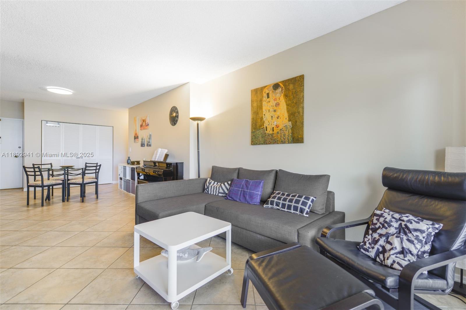 HEMISPHERES CONDO - Residential Lease