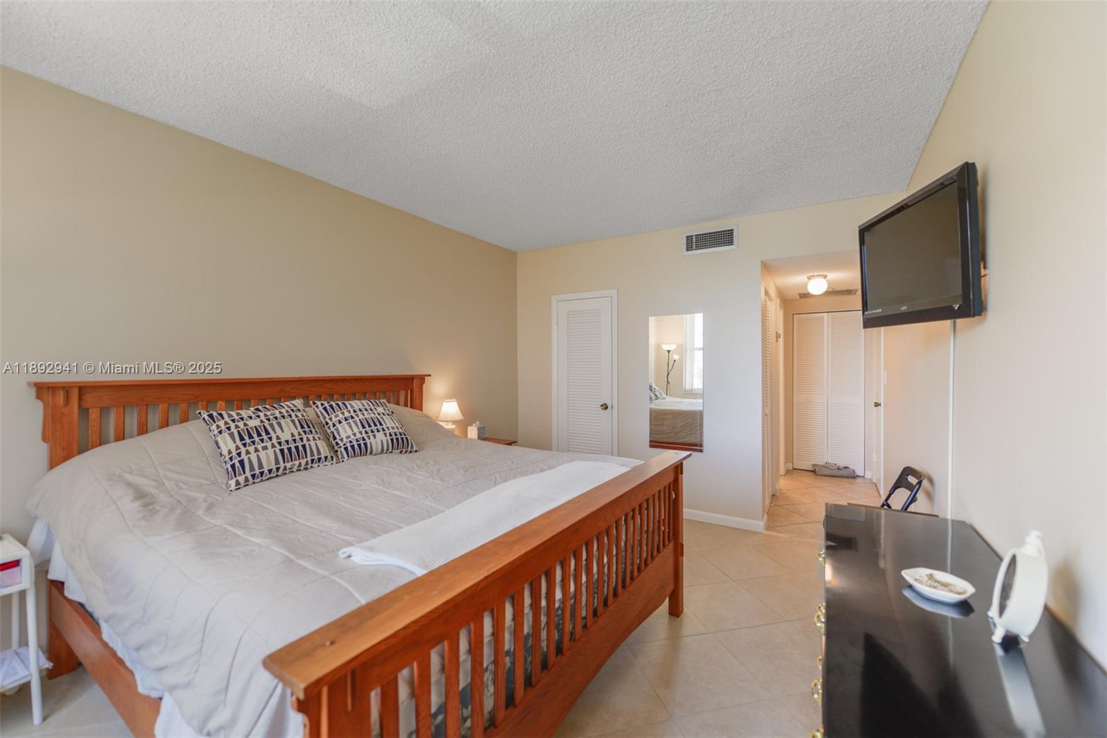 HEMISPHERES CONDO - Residential Lease
