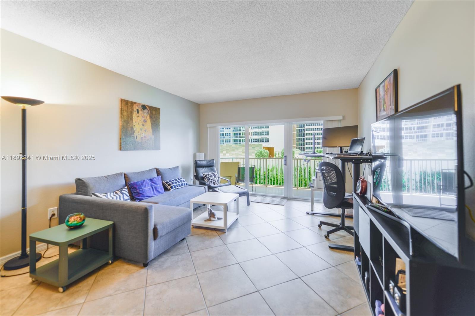 HEMISPHERES CONDO - Residential Lease