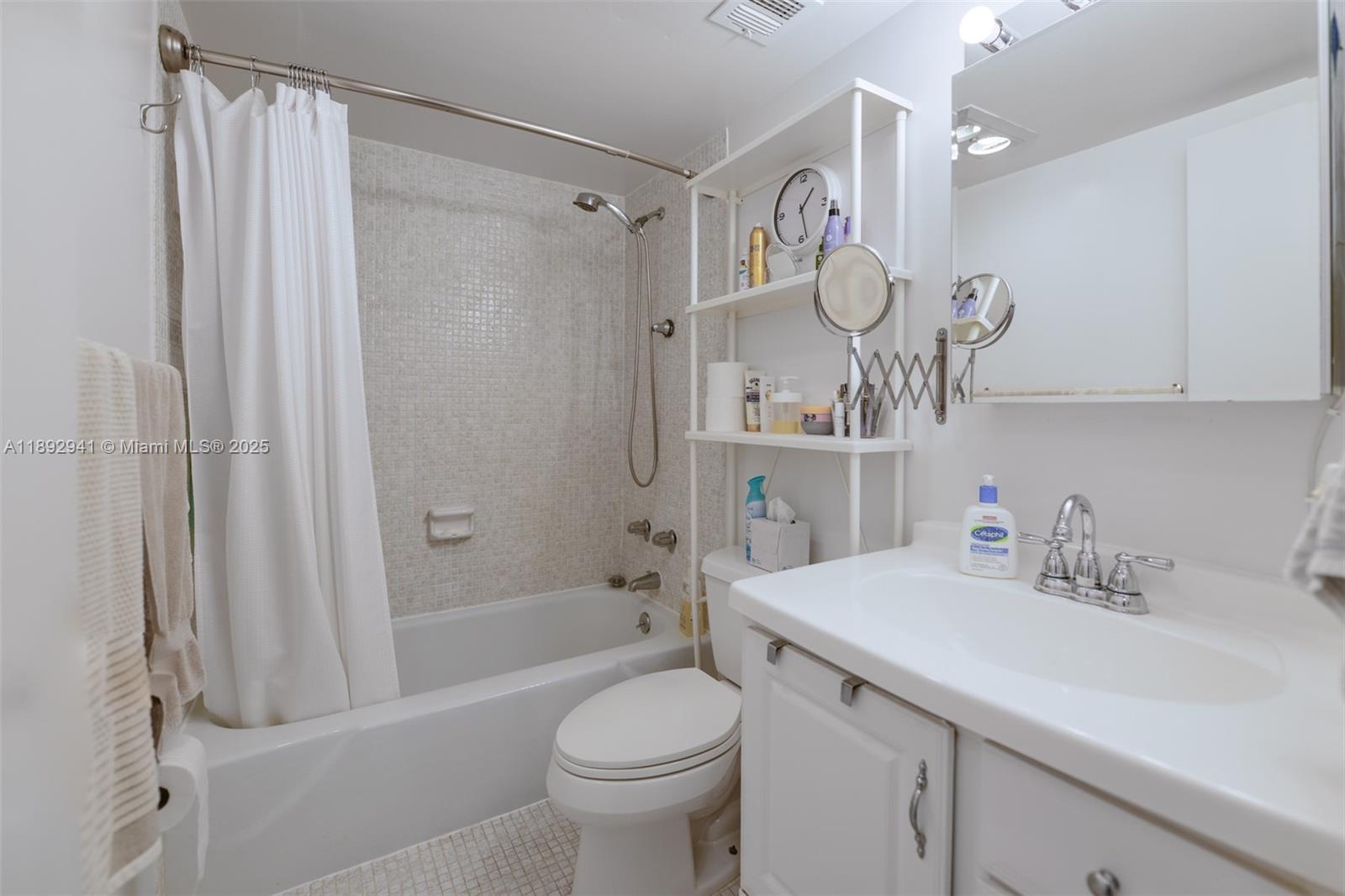 HEMISPHERES CONDO - Residential Lease