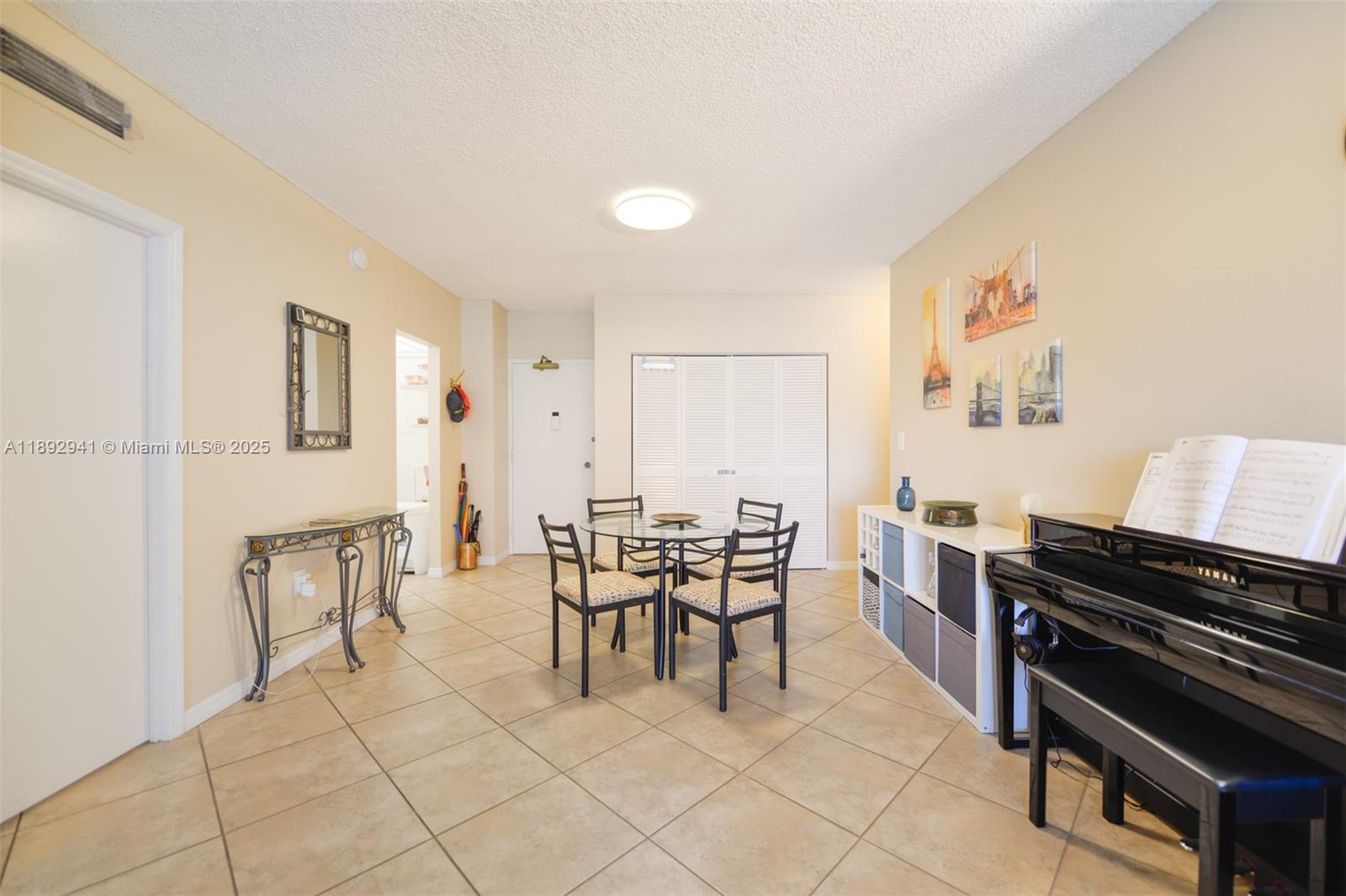 HEMISPHERES CONDO - Residential Lease