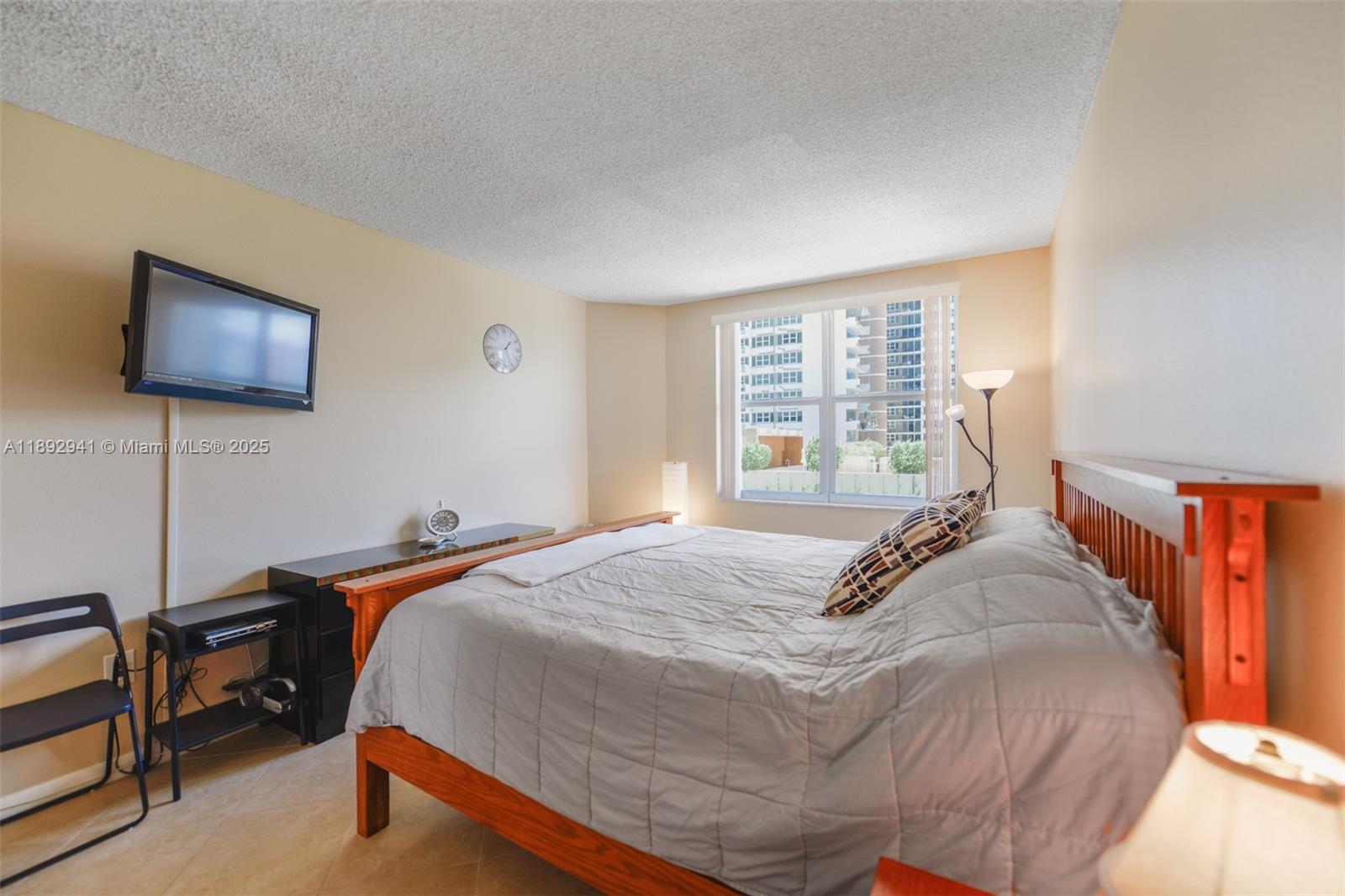 HEMISPHERES CONDO - Residential Lease