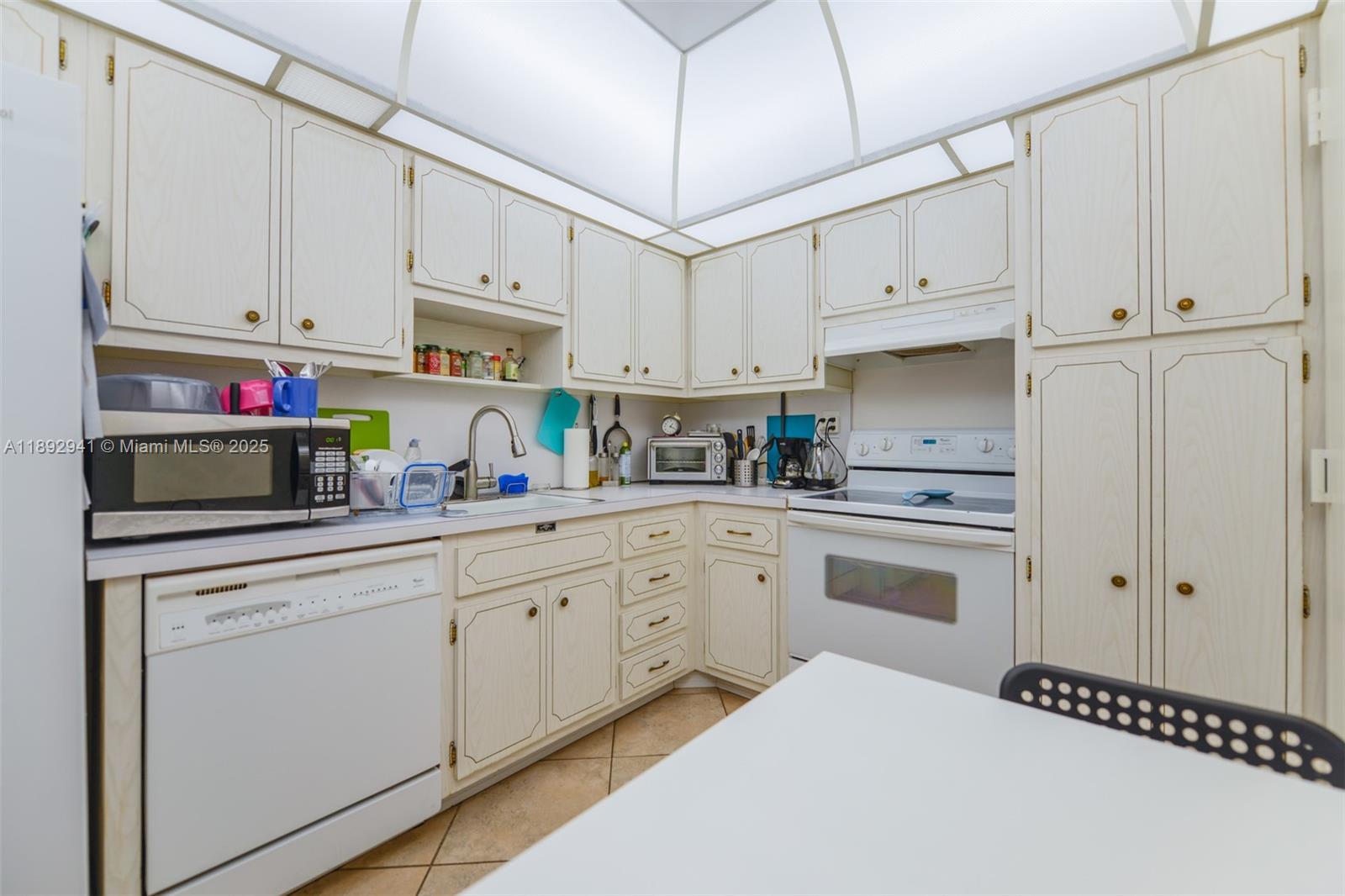 HEMISPHERES CONDO - Residential Lease