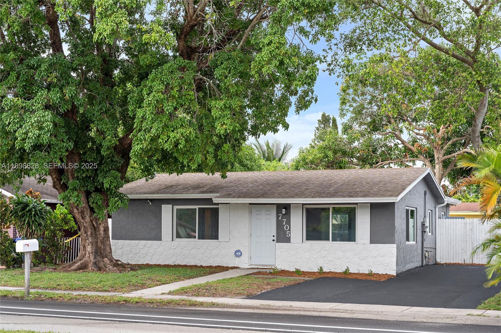 LAUDERDALE NORTH PARK SEC - Residential