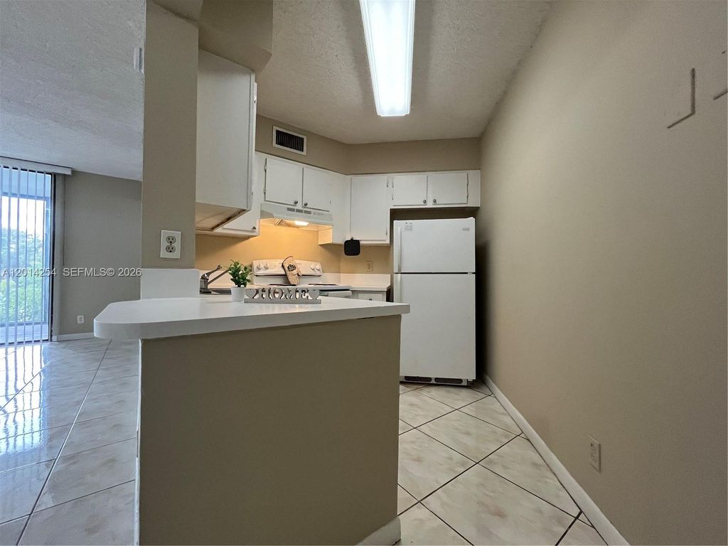 Photo of 212 Lake Pointe Dr #209, Oakland Park, FL 33309 (MLS # A12014254)