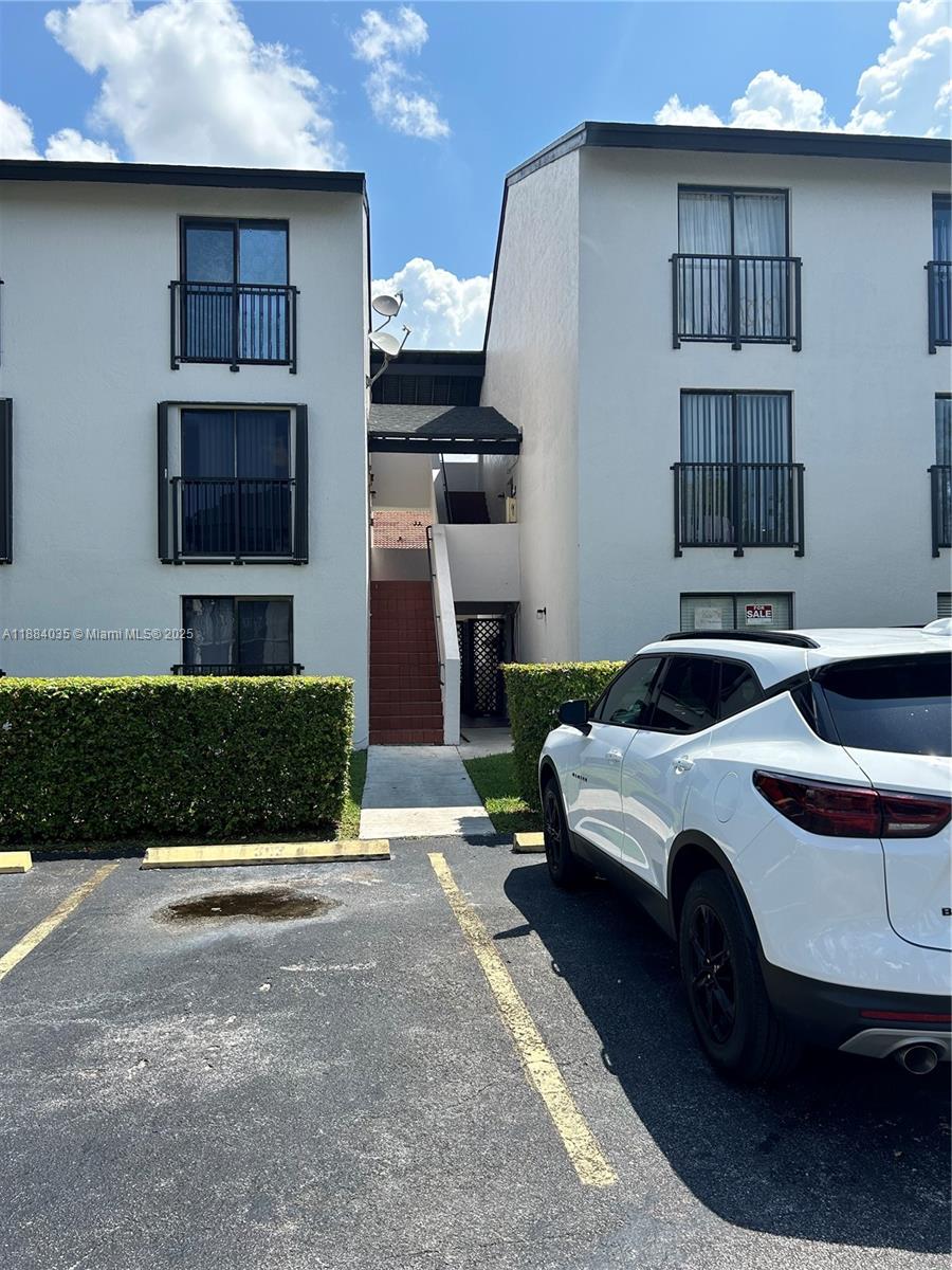 LYNBROOK COURTS CONDO - Residential