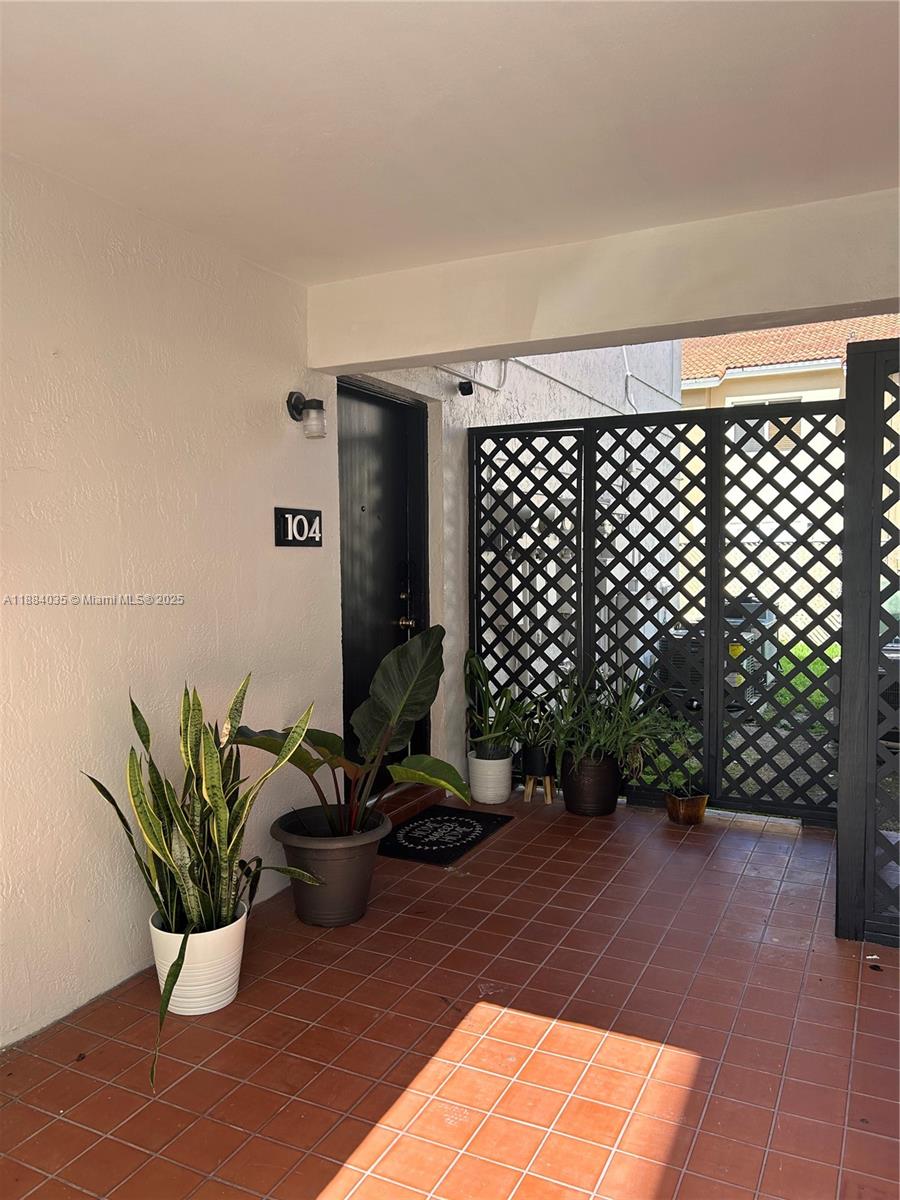 LYNBROOK COURTS CONDO - Residential