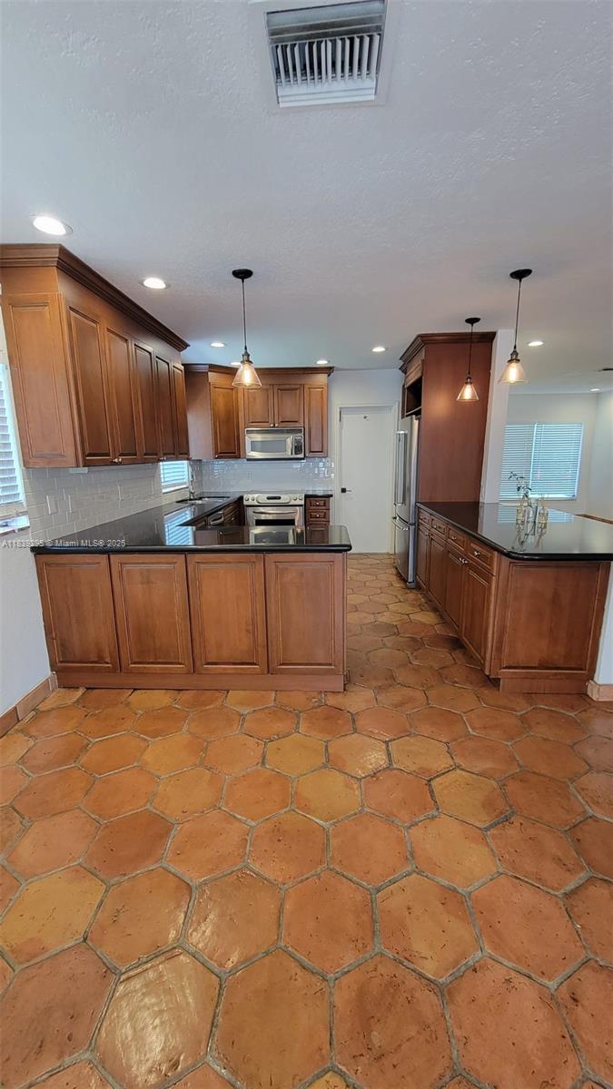 BEULAH HEIGHTS - Residential Lease