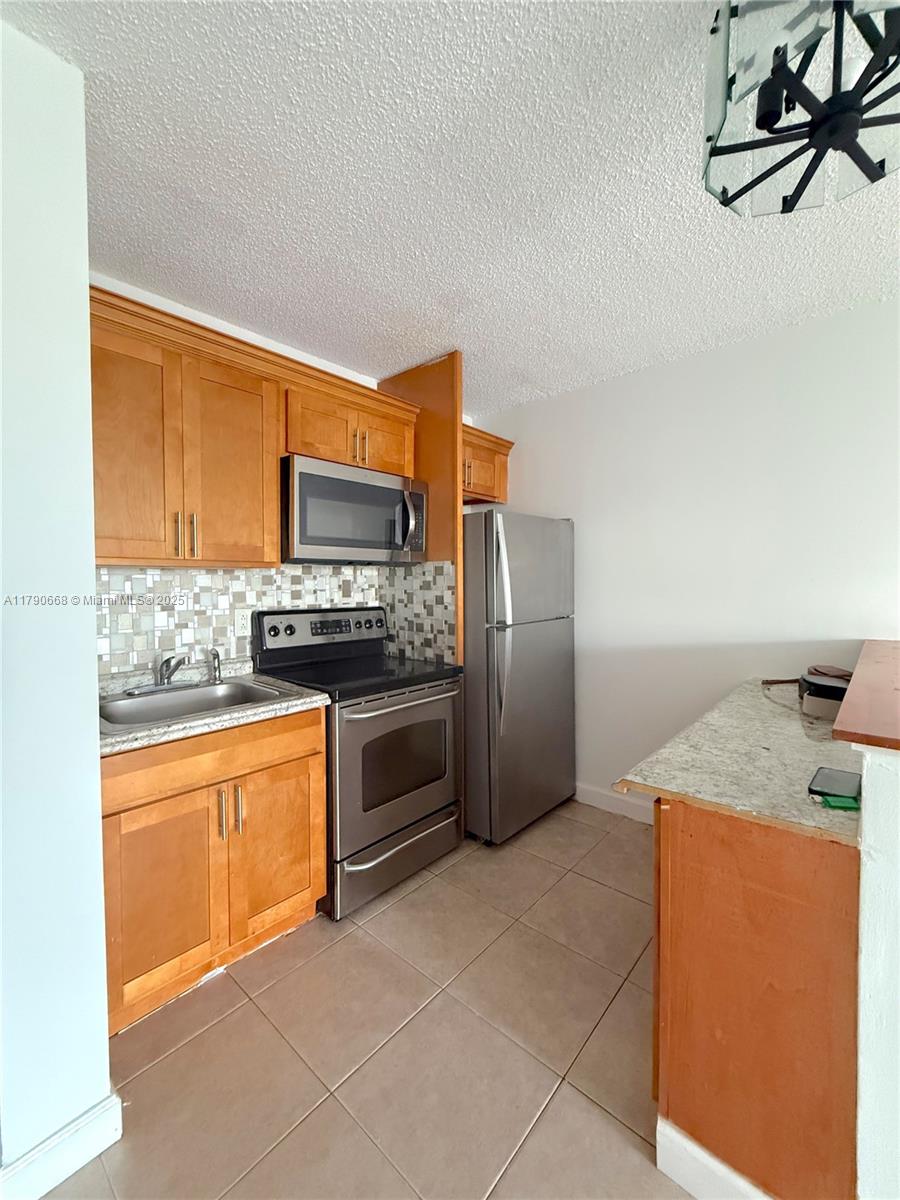 8260 Sw 210th St 315, Cutler Bay, Miami-Dade County, Florida - 1 Bedrooms  
1 Bathrooms - 