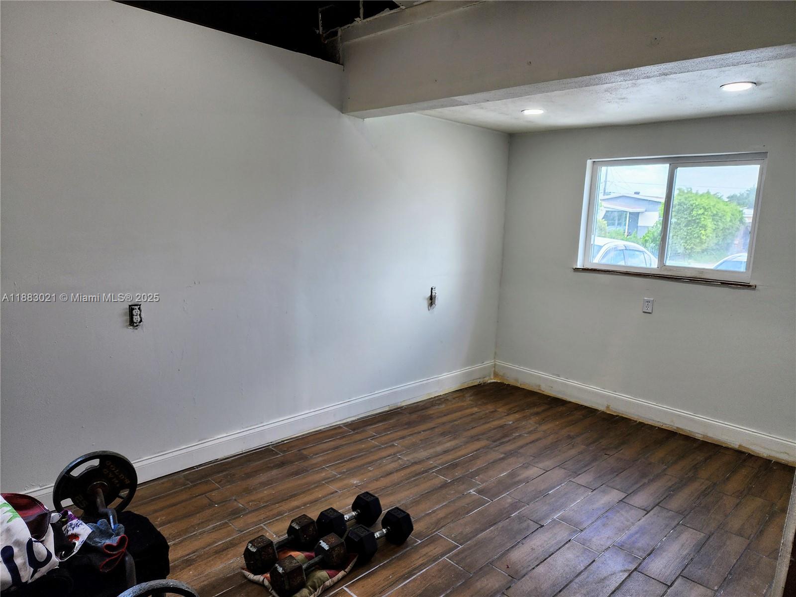 PLAZA ESTATES 3RD SEC - Residential