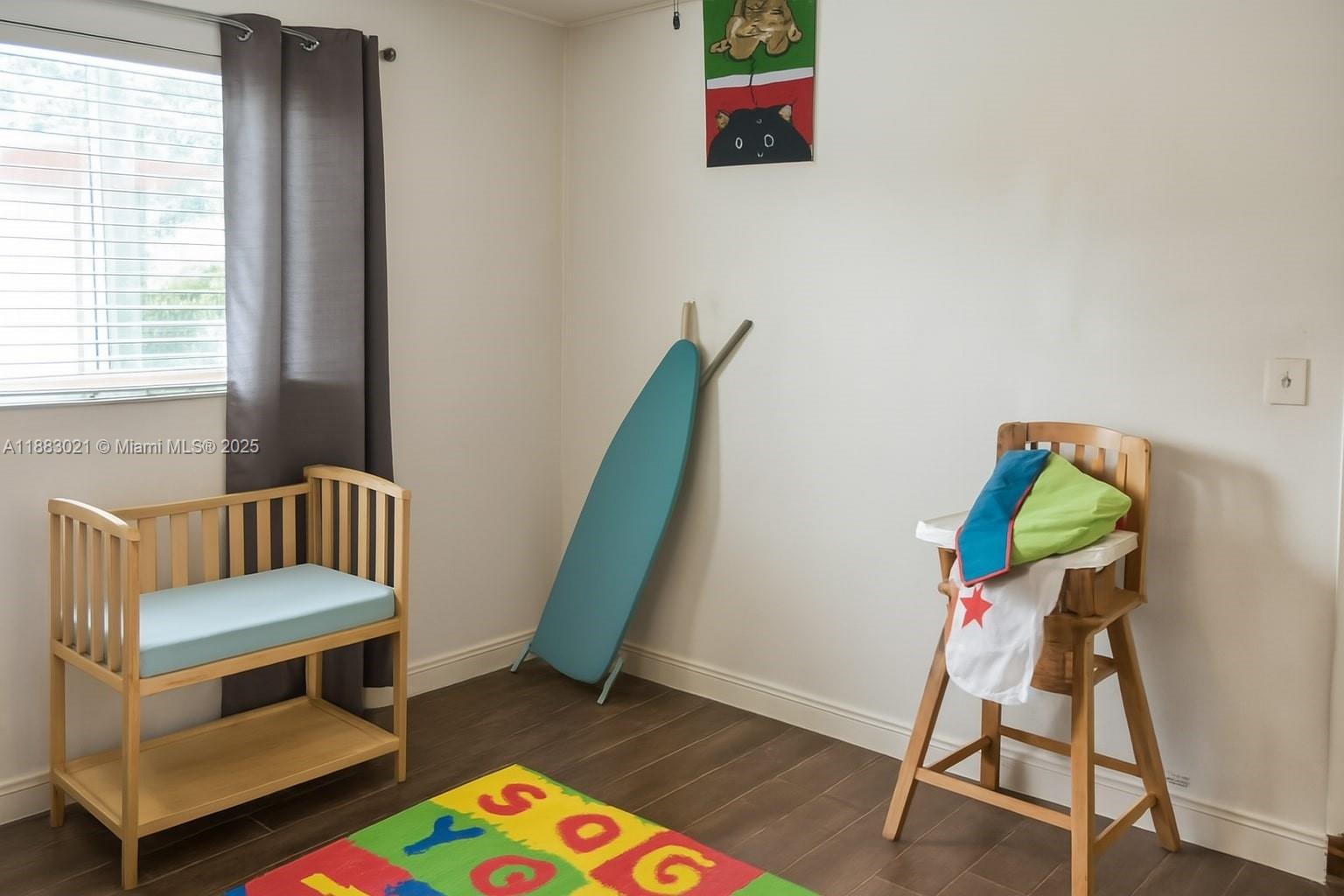 PLAZA ESTATES 3RD SEC - Residential