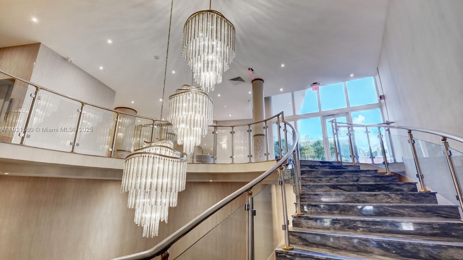 THE CARRIAGE HOUSE CONDO - Residential