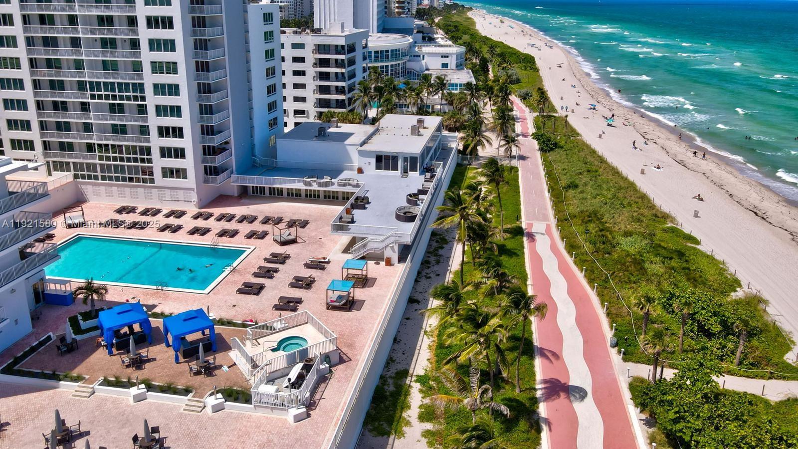 THE CARRIAGE HOUSE CONDO - Residential