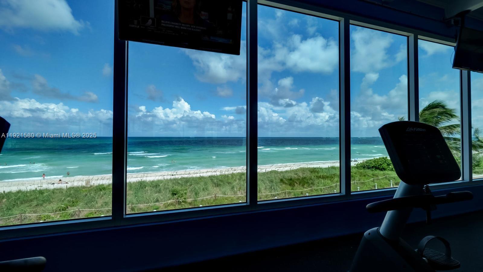 THE CARRIAGE HOUSE CONDO - Residential