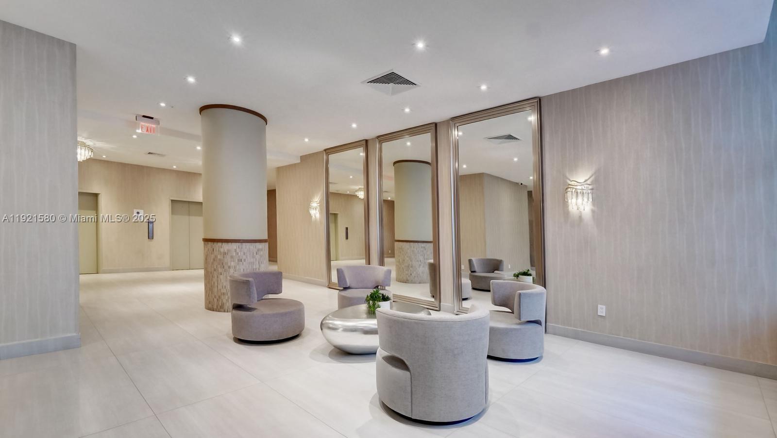 THE CARRIAGE HOUSE CONDO - Residential