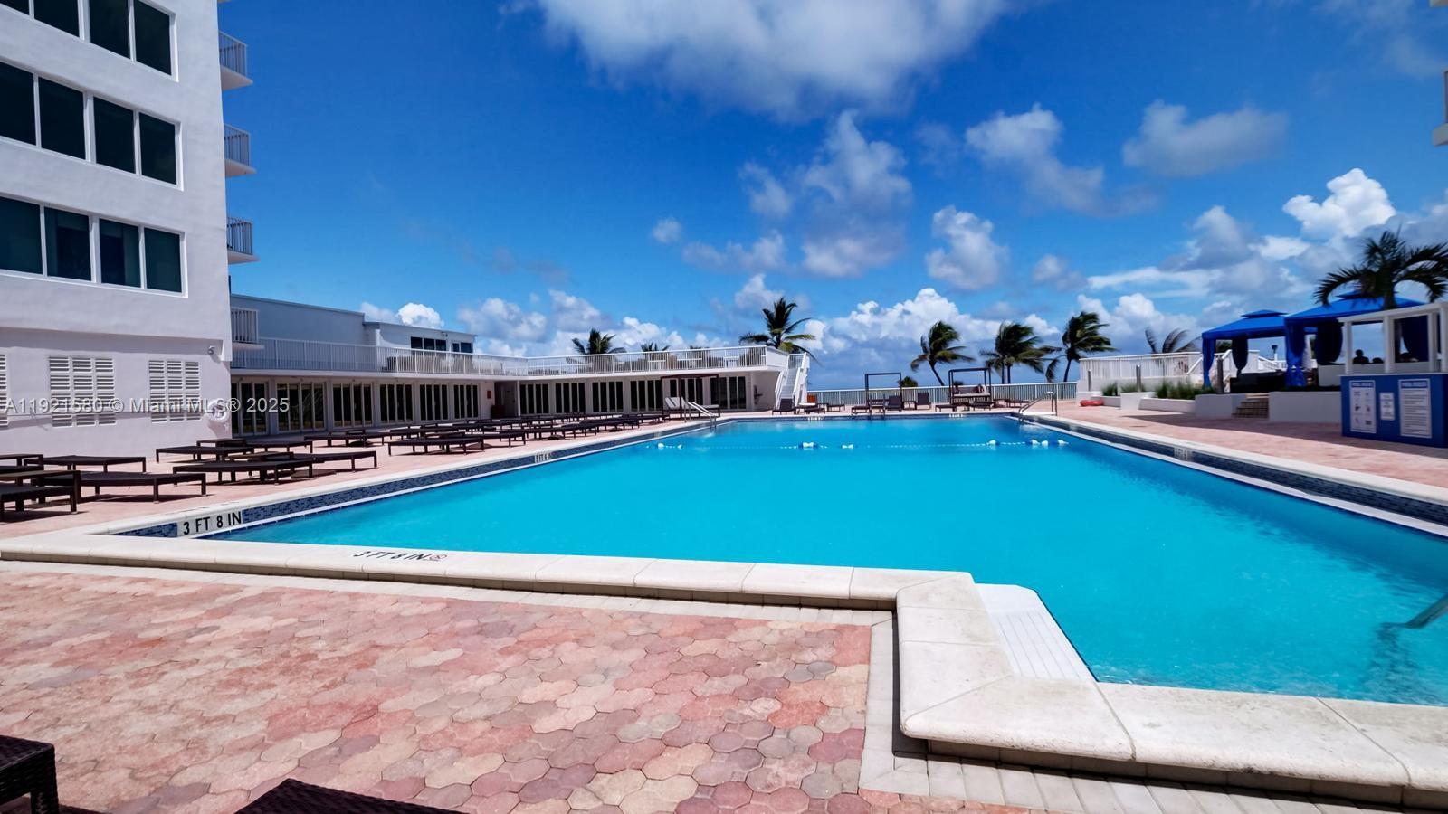 THE CARRIAGE HOUSE CONDO - Residential