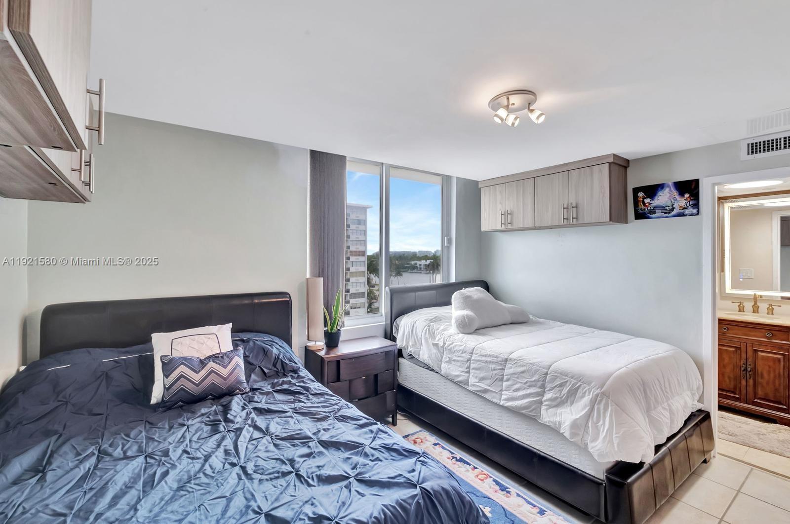 THE CARRIAGE HOUSE CONDO - Residential