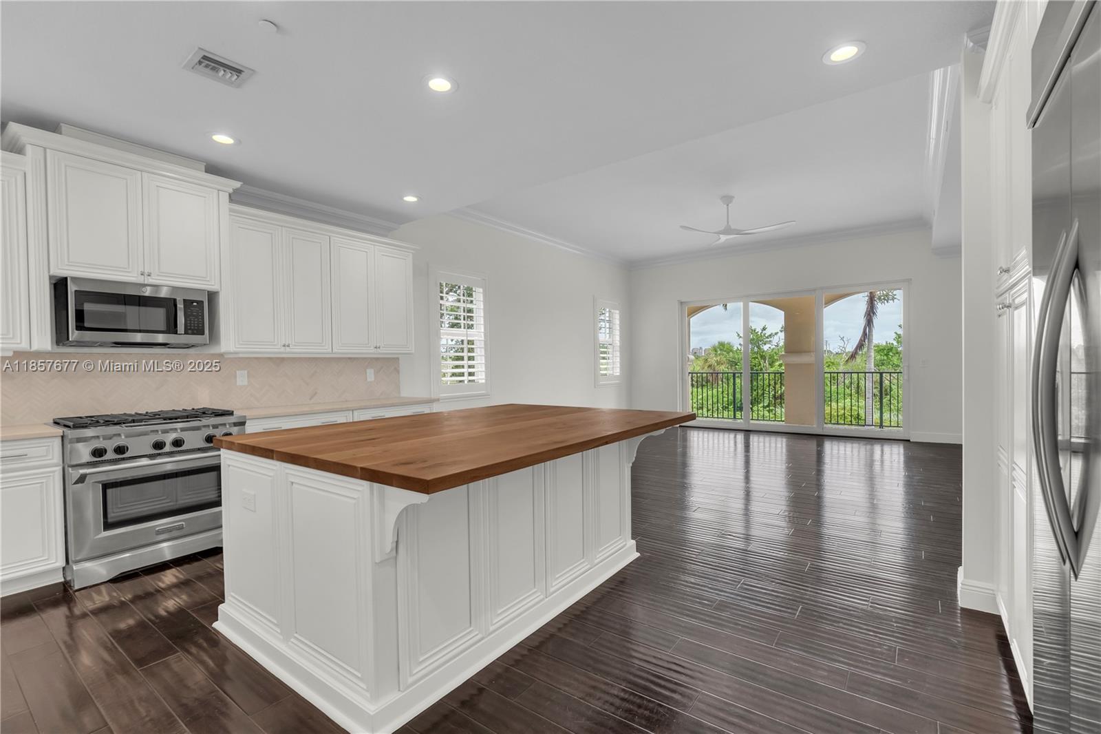 CARRIAGE HOMES AT FRENCHM - Residential