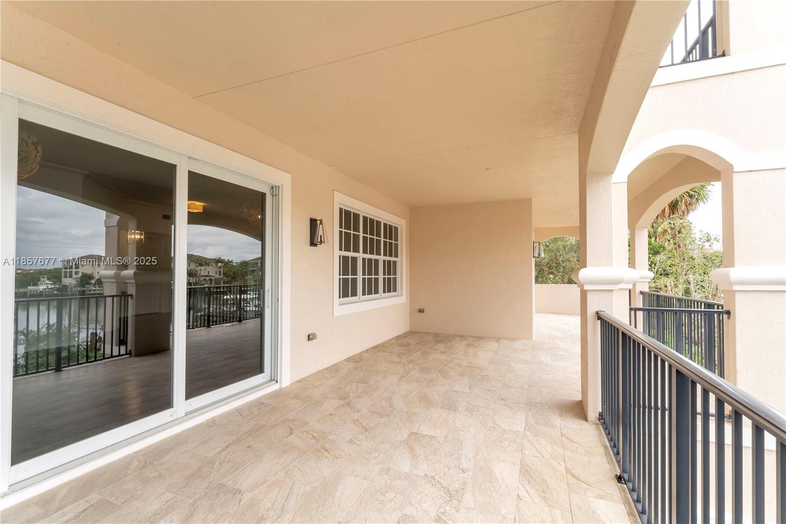 CARRIAGE HOMES AT FRENCHM - Residential