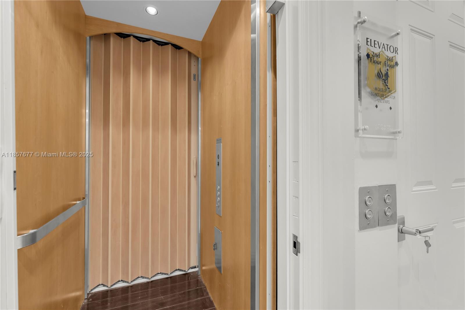 CARRIAGE HOMES AT FRENCHM - Residential