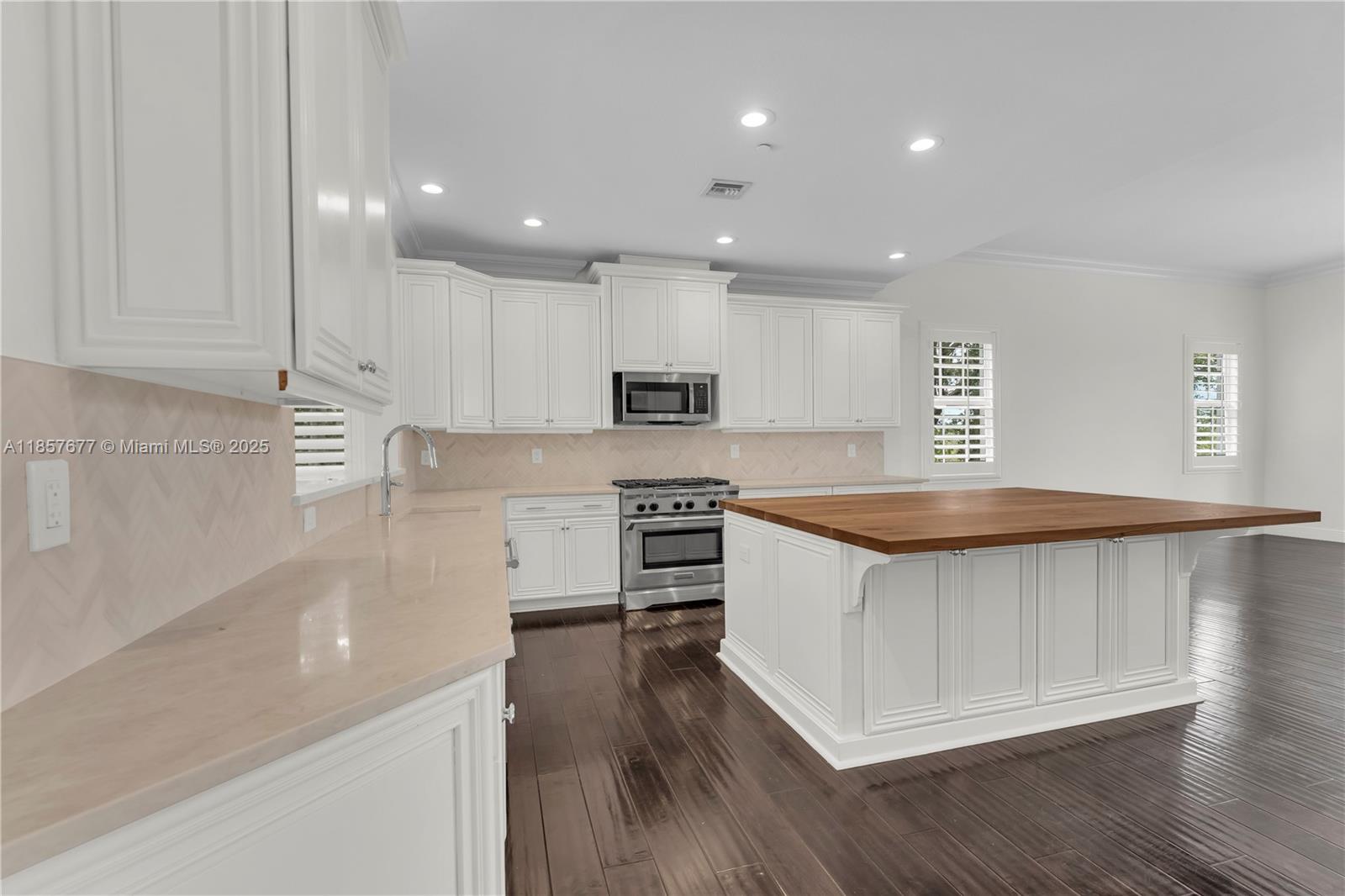 CARRIAGE HOMES AT FRENCHM - Residential