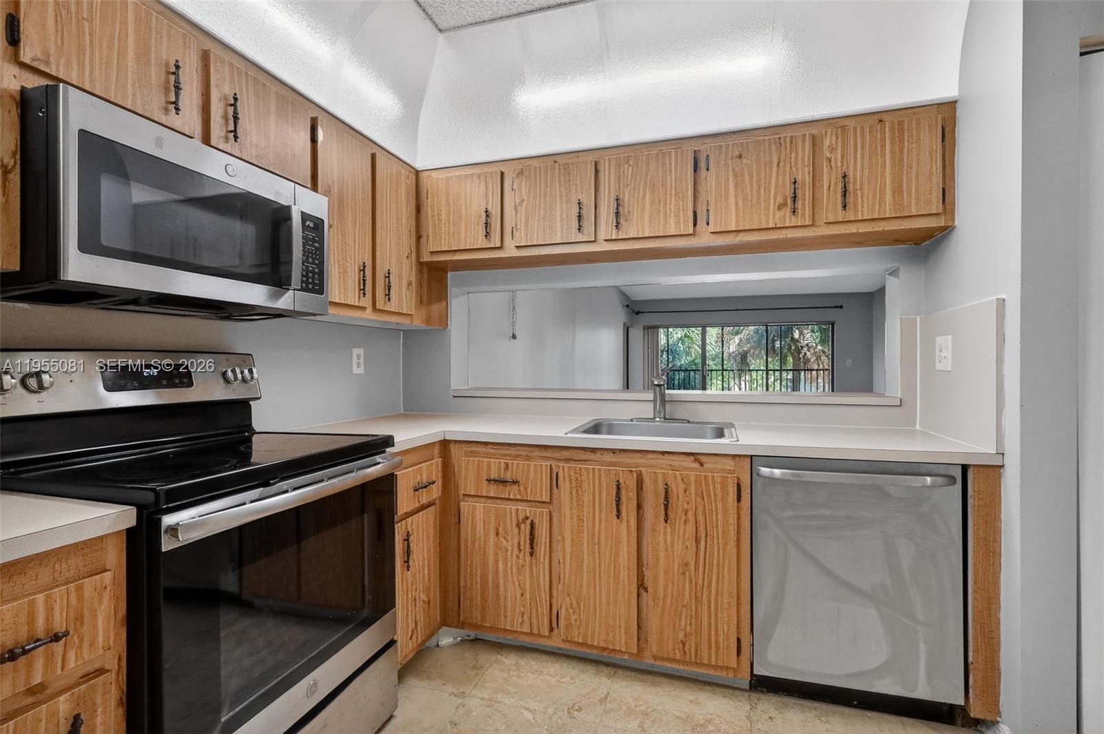 SUMMERTREE VILG CALIF CL - Residential