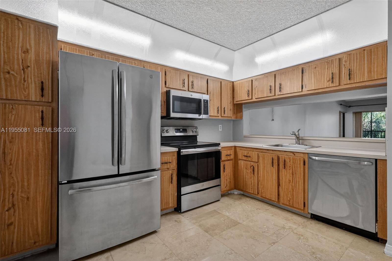 SUMMERTREE VILG CALIF CL - Residential