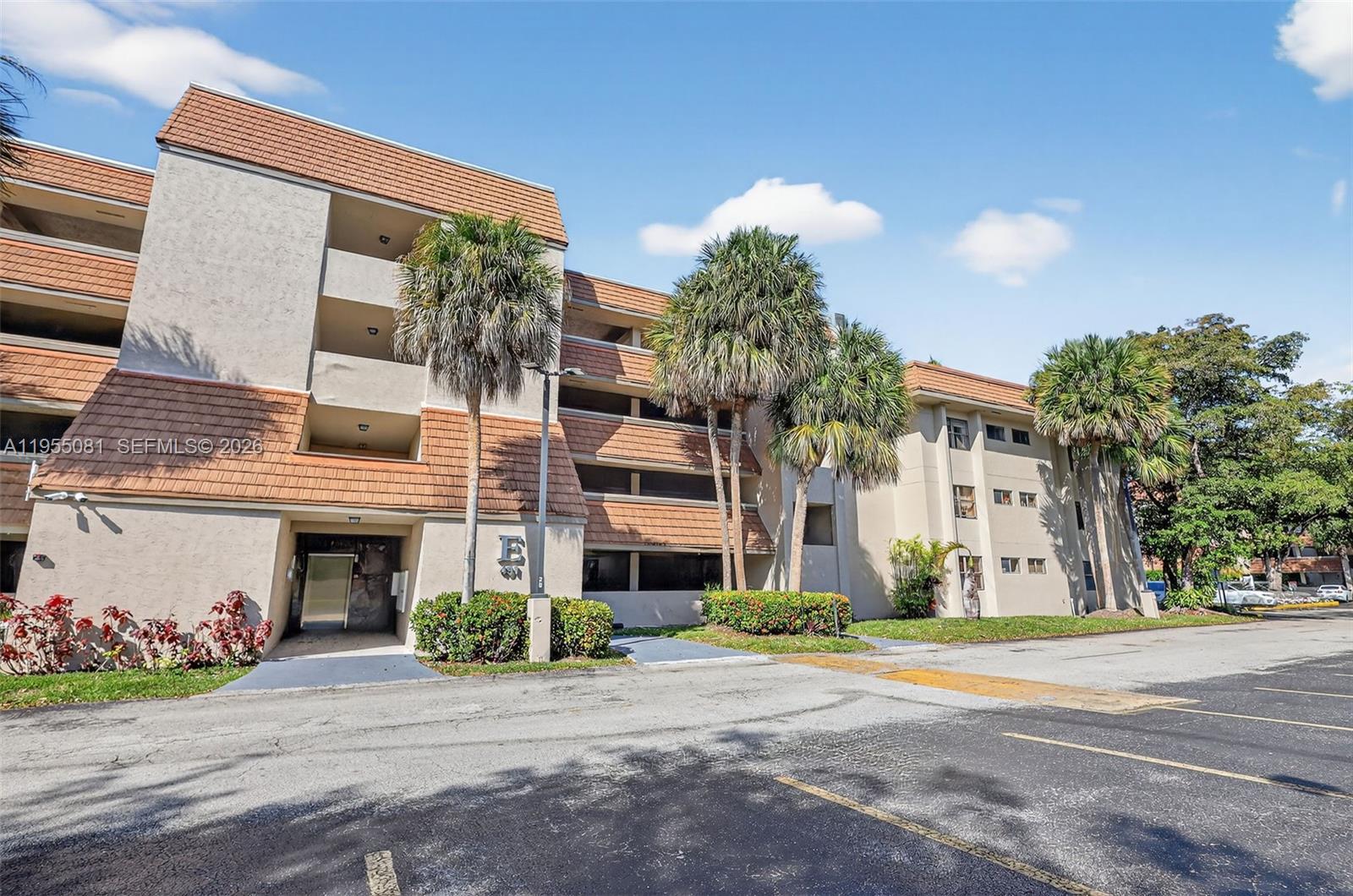 SUMMERTREE VILG CALIF CL - Residential