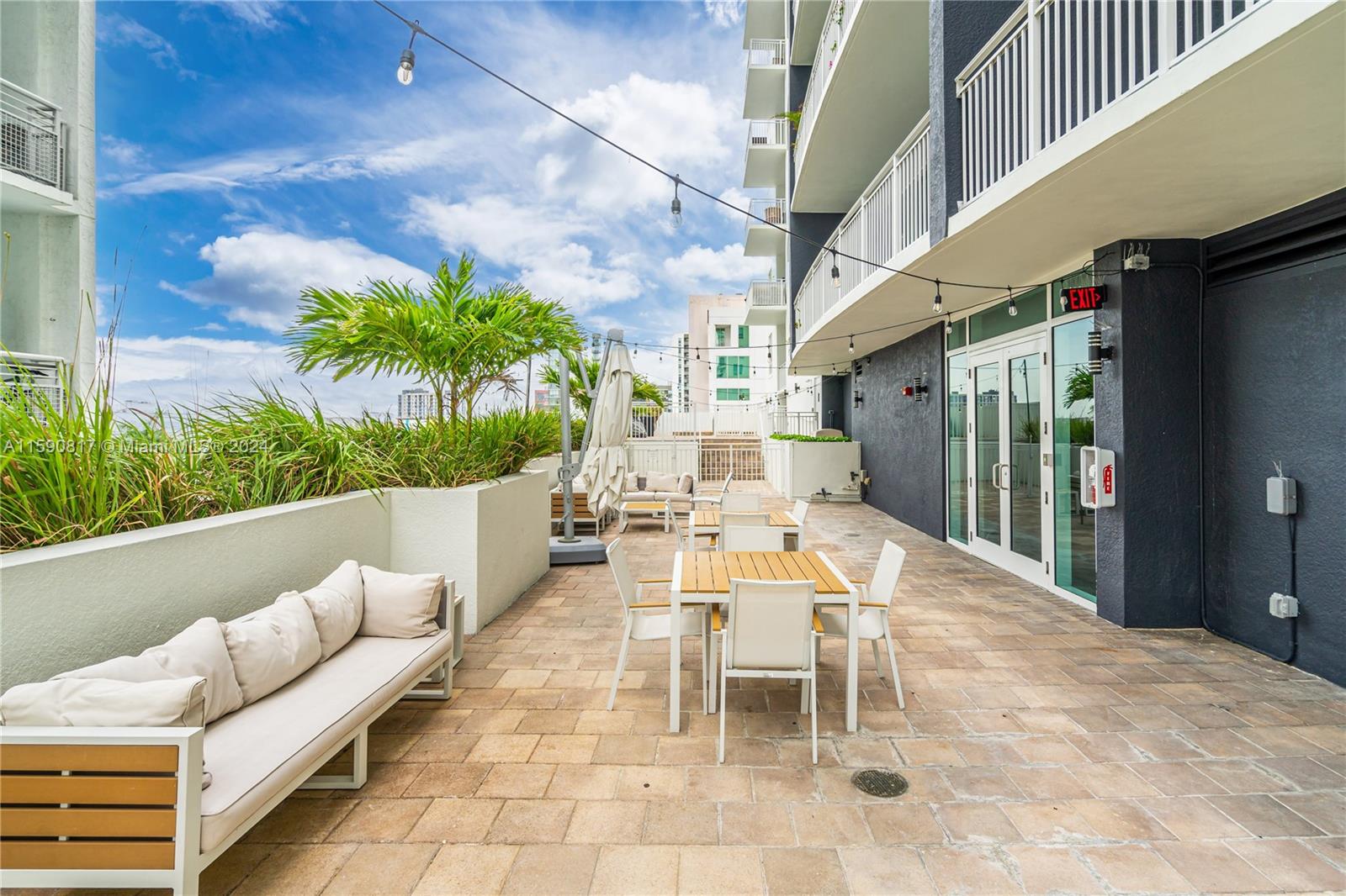 Photo 6 of 39 of 2275 Biscayne Blvd 909 condo