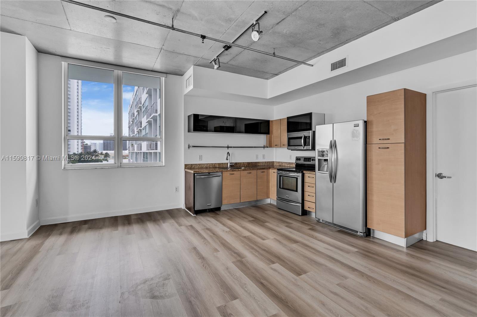 Photo 10 of 39 of 2275 Biscayne Blvd 909 condo
