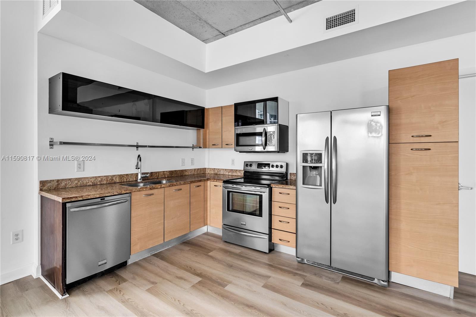 Photo 11 of 39 of 2275 Biscayne Blvd 909 condo