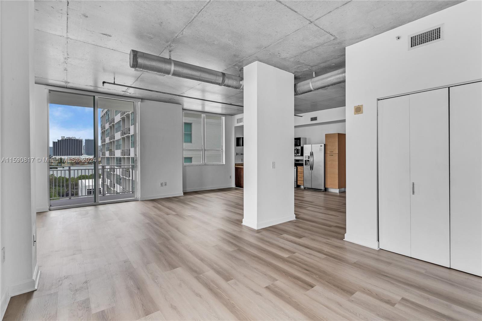 Photo 19 of 39 of 2275 Biscayne Blvd 909 condo
