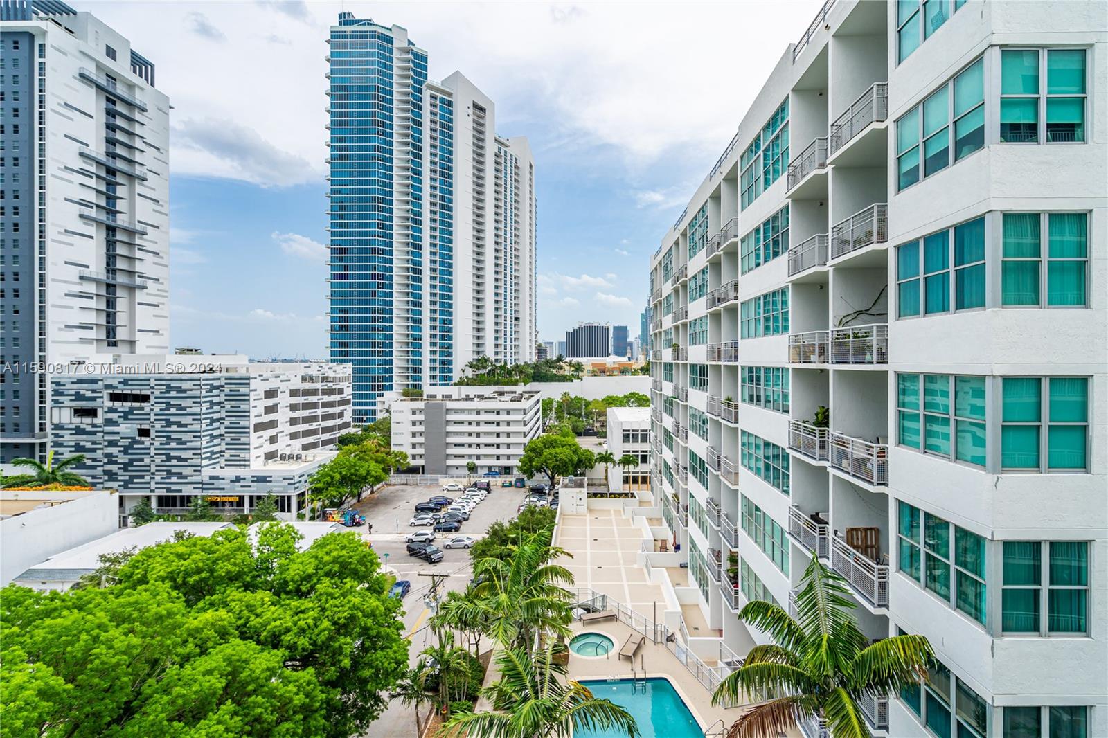 Photo 3 of 39 of 2275 Biscayne Blvd 909 condo