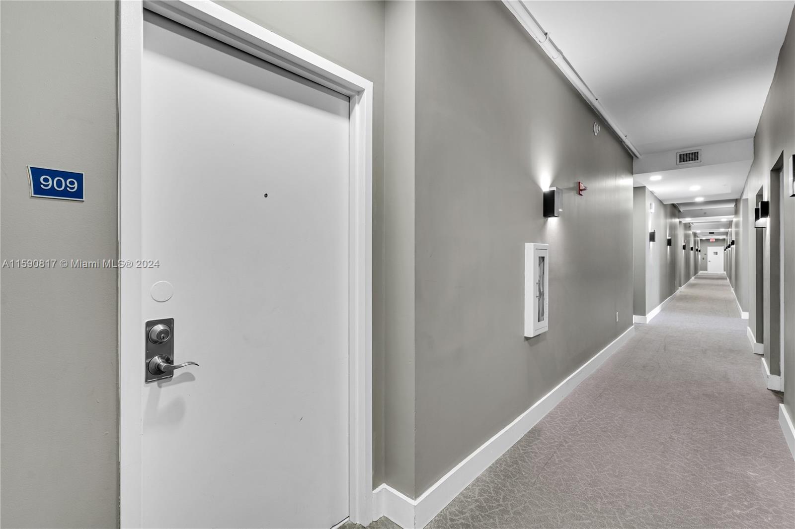 Photo 7 of 39 of 2275 Biscayne Blvd 909 condo