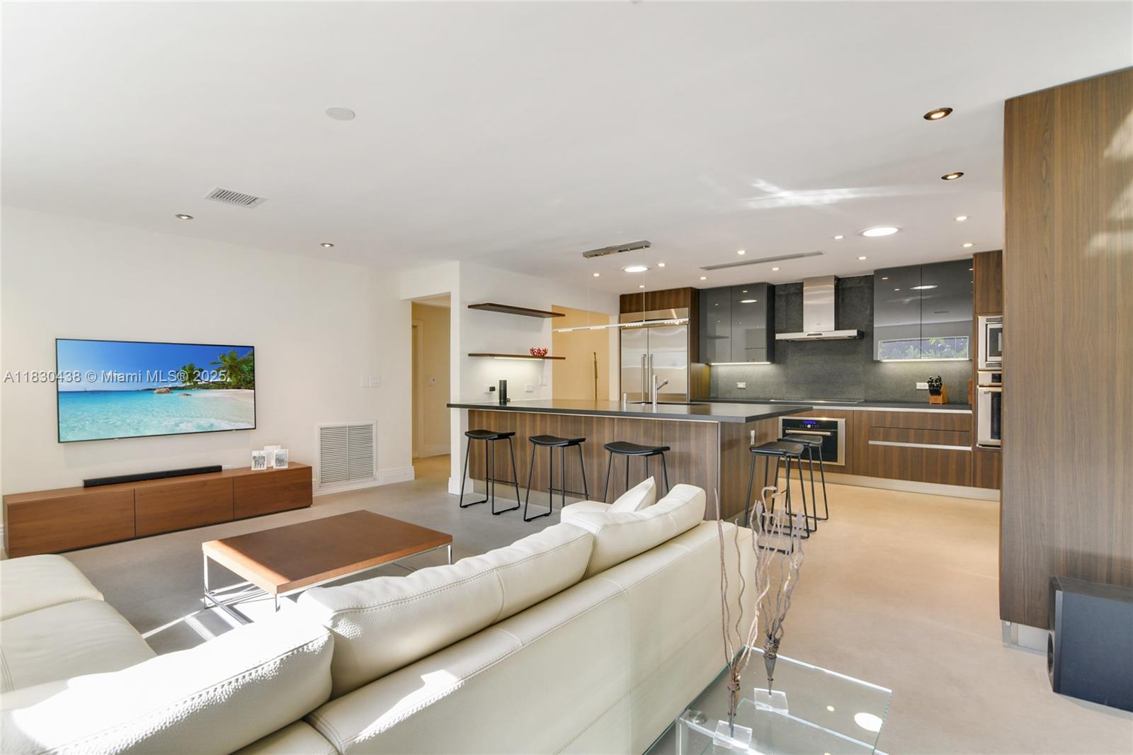 HIGHLAND LAKES SEC 8 - Residential Lease