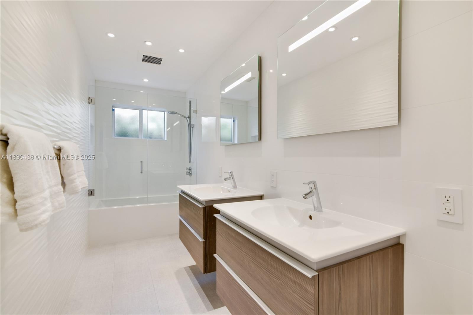 HIGHLAND LAKES SEC 8 - Residential Lease