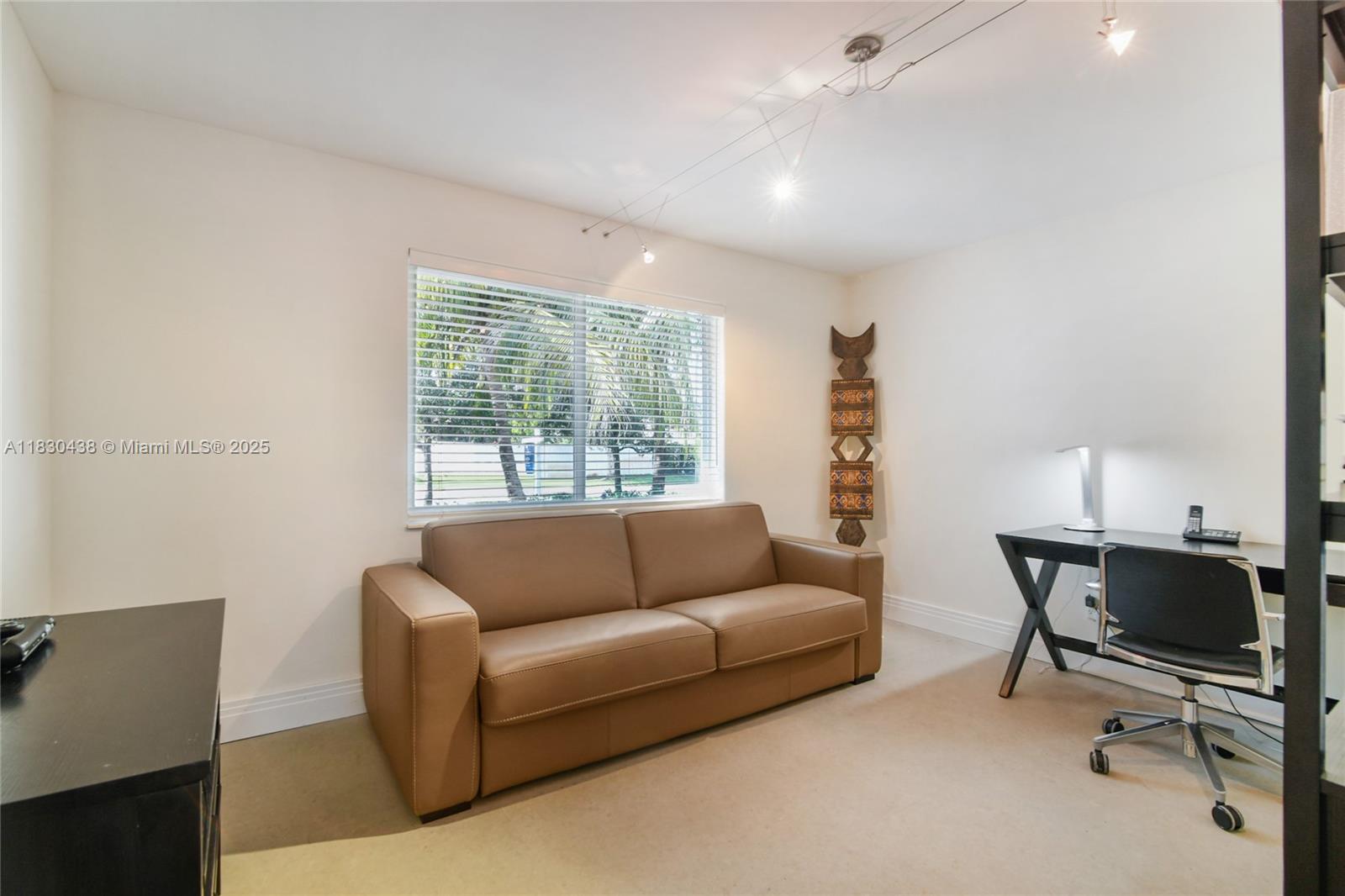 HIGHLAND LAKES SEC 8 - Residential Lease