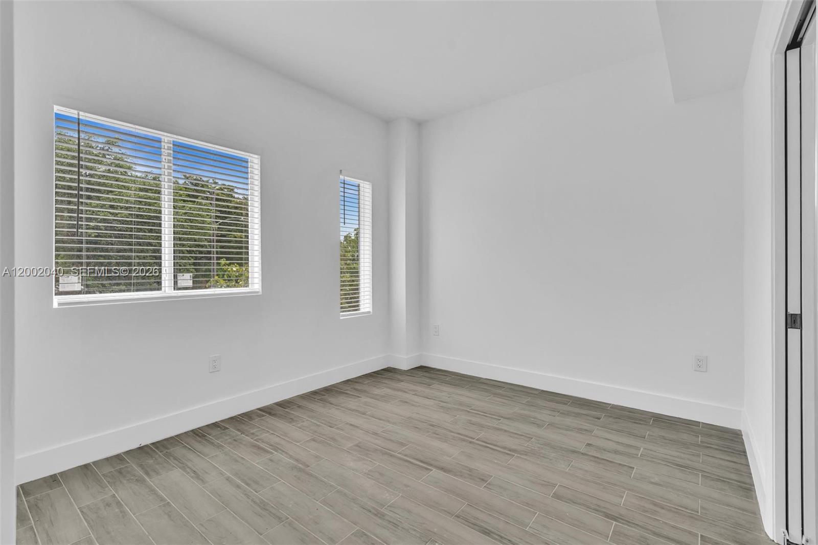 DEVONSHIRE PARK SUB - Residential Lease