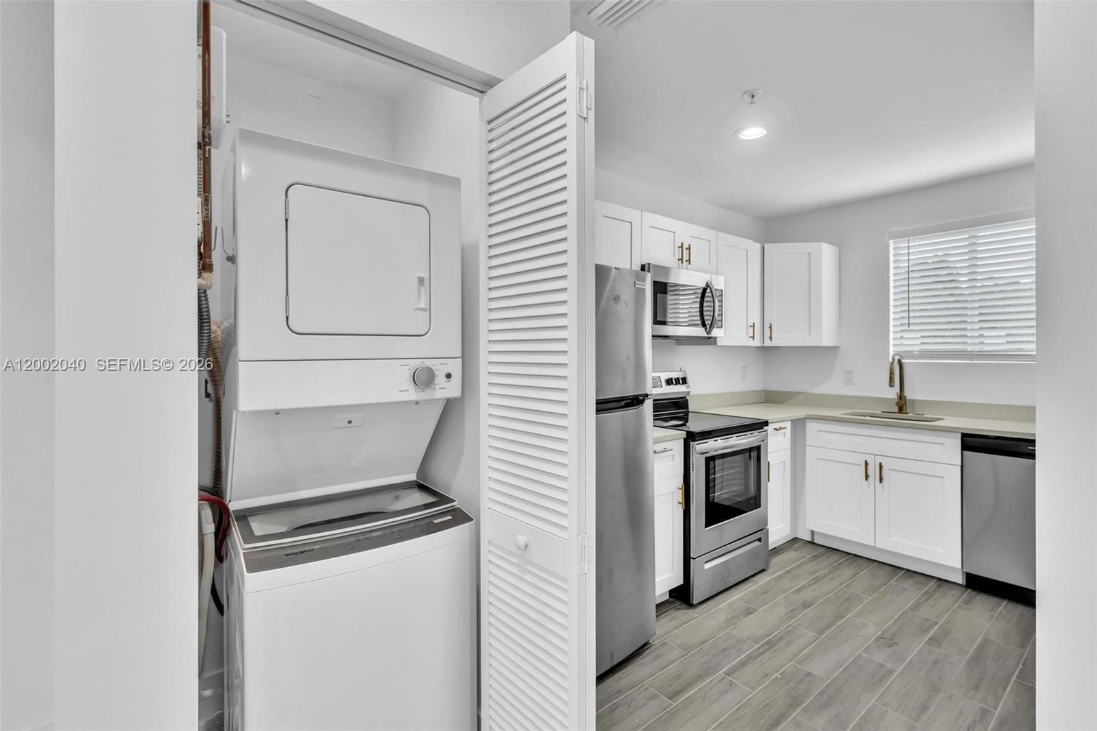 DEVONSHIRE PARK SUB - Residential Lease