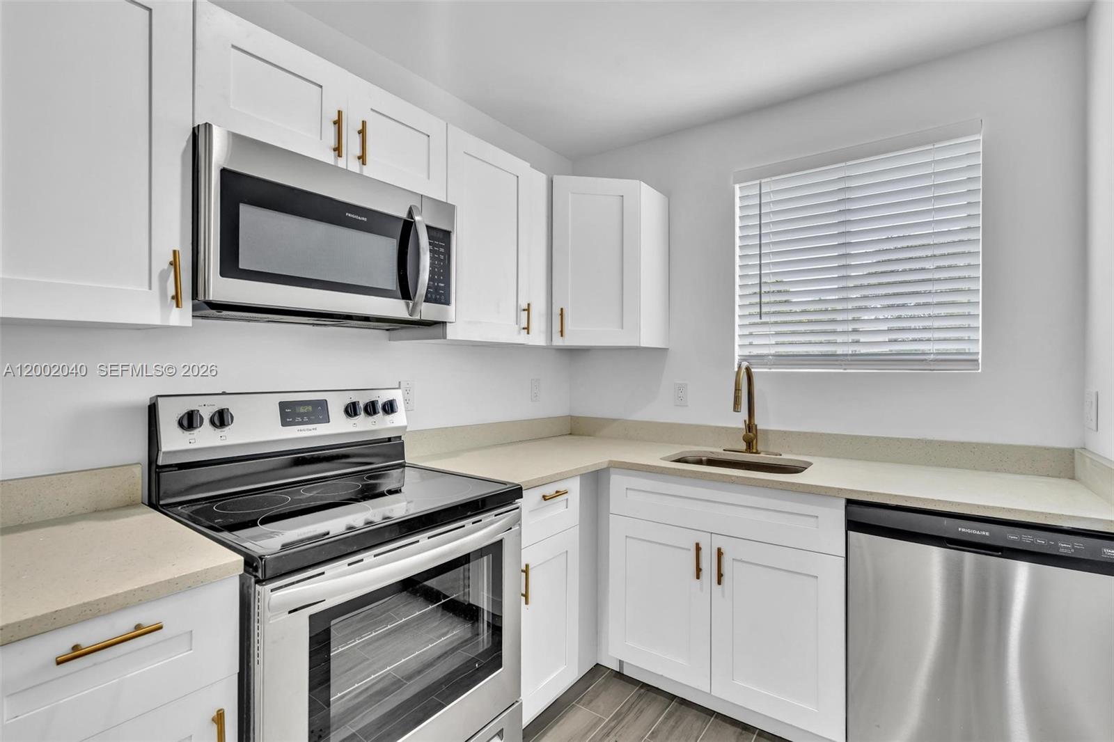 DEVONSHIRE PARK SUB - Residential Lease