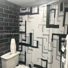 SOMERSET AT LAUDERDALE LA - Residential